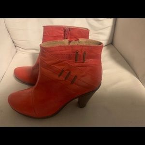 Velutto Designer Leather Ankle Boots Made In Italy- Like New